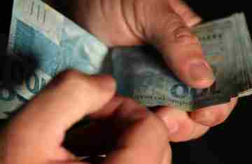 Poupança tem retirada líquida de R$ 9,7 bilhões em outubro